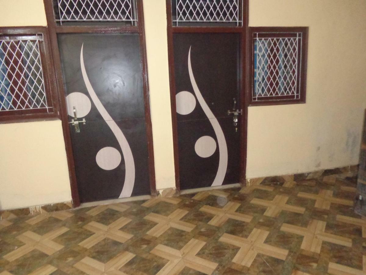 Delhi Inn,Walk In Nizamuddin Railway Station Нью-Дели Экстерьер фото