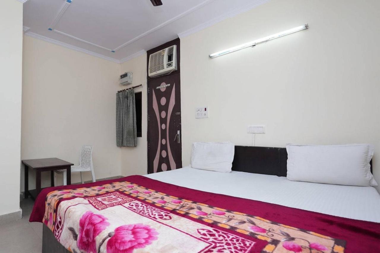 Delhi Inn,Walk In Nizamuddin Railway Station Нью-Дели Экстерьер фото